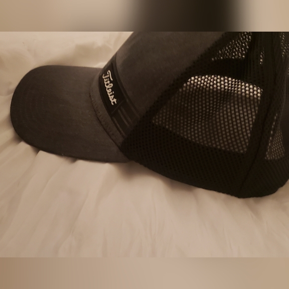 Titleist Black Mesh Cap - Picture 4 of 7